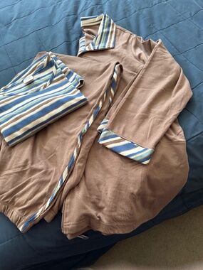 3 pc Set- Plus size NEW: Short sleeve blouse included!